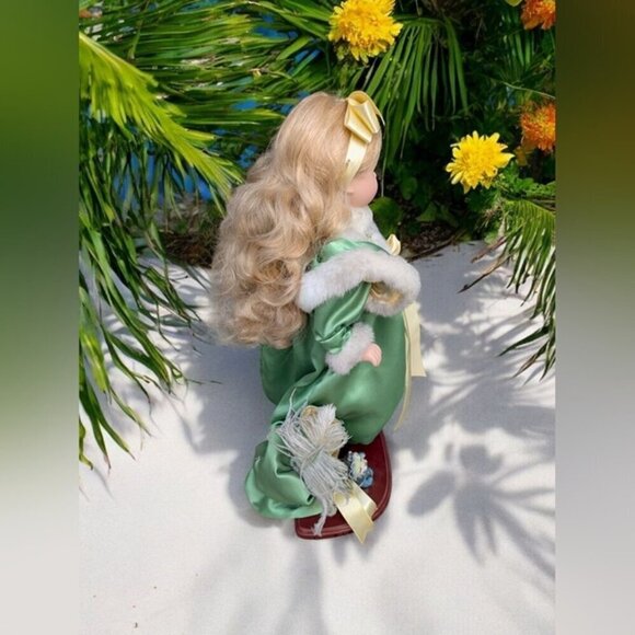 porcelain doll green dress Dollhouse Miniature Victorian Poseable Blue Lace 1:12 Scale Musical Franklin Mint Porcelain Heirloom
